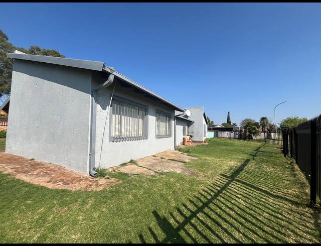 3 BEDROOM HOUSE TO LET IN BRAKPAN NORTH